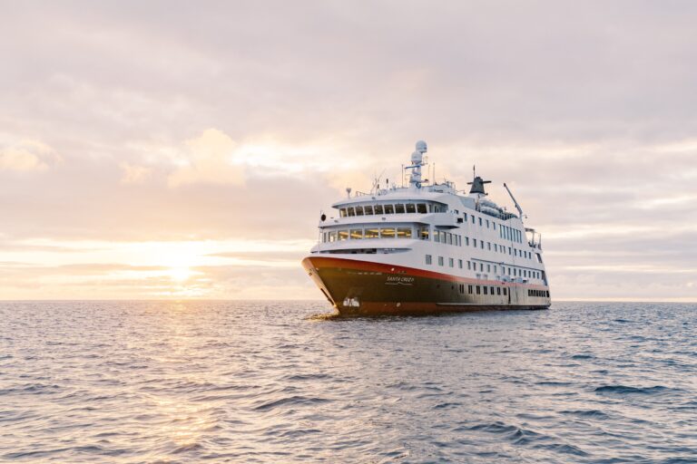 Galápagos Islands Expedition Cruise – Iconic Wildlife & Sublime Scenery ...